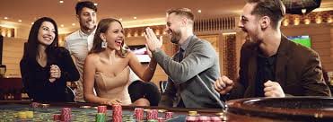Aplikasi mobile paus slot menampilkan roulette dengan antarmuka responsif dan tombol taruhan yang jelas